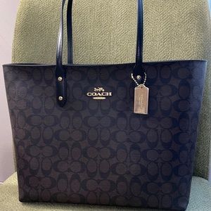 Coach TOWN TOTE IN SIGNATURE CANVAS
